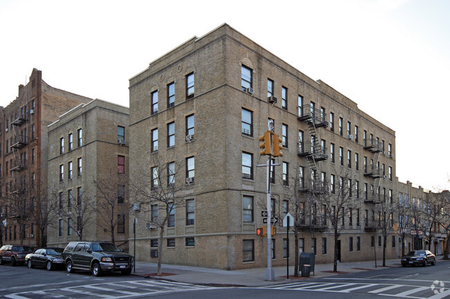 212 Crown St - Plaza Apartments