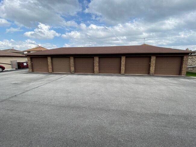 Foto del edificio - 8136 168th Pl Apt 2E