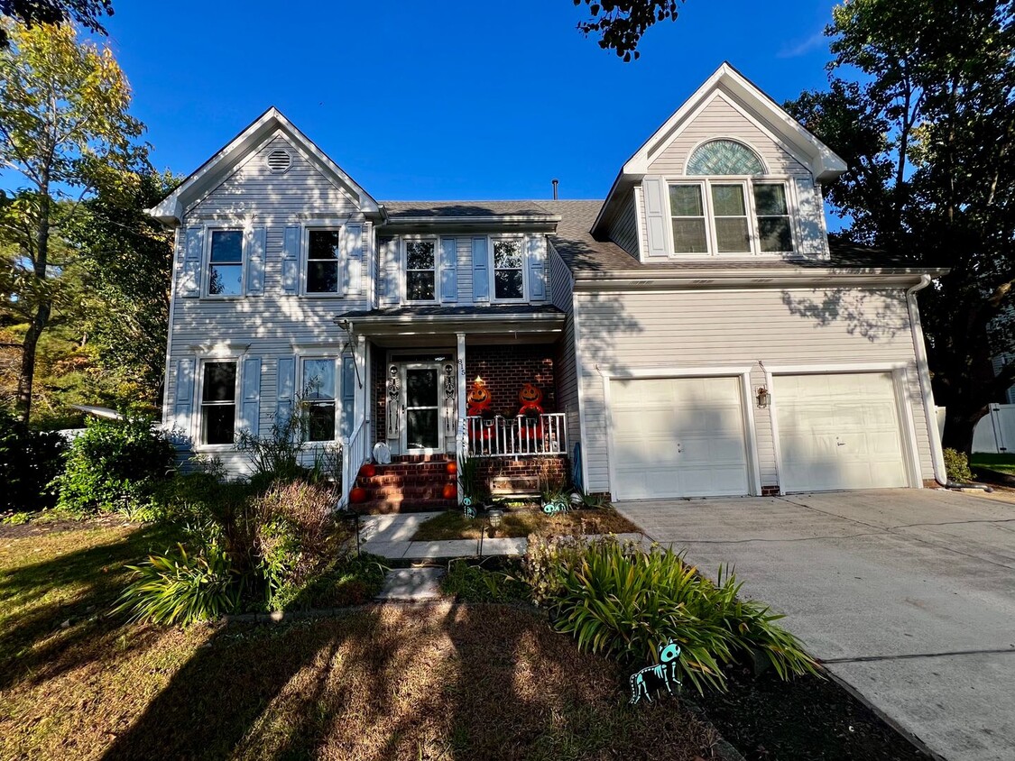 Foto principal - Gorgeous 5 Bedroom 2.5 Bath home in the he...