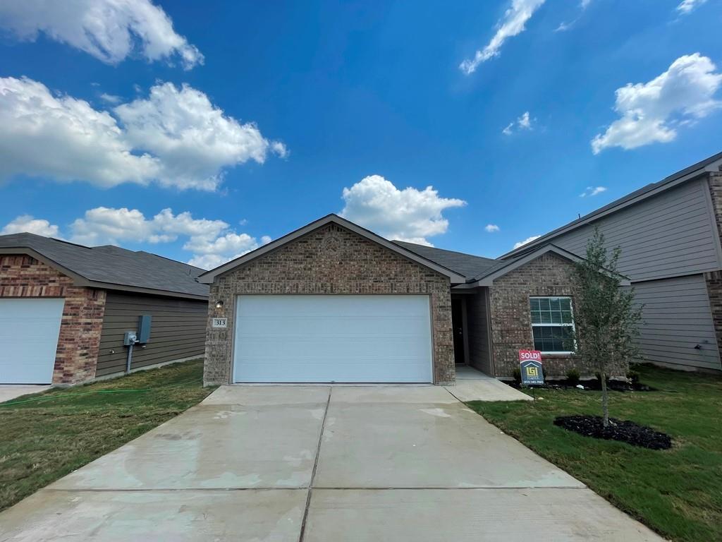 313 Cres Park Dr, Jarrell, TX 76537 House for Rent in Jarrell, TX