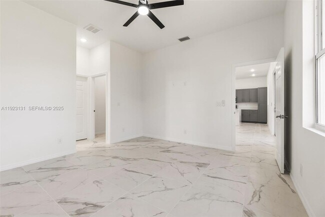 Foto del edificio - 1918 Wanda Ave N