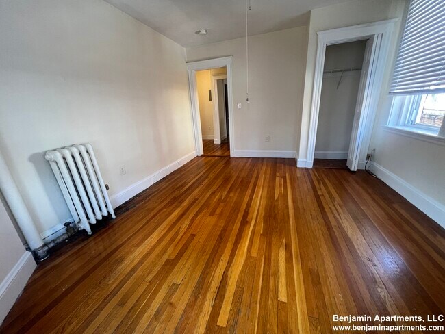 Building Photo - 5 Barrows St
