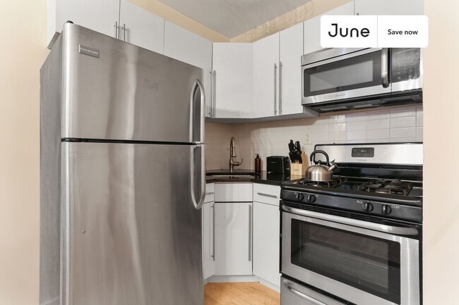 Building Photo - 23 E 109th St