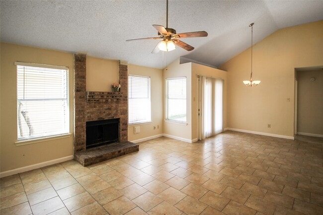 Foto del edificio - 11614 Gullwood Dr