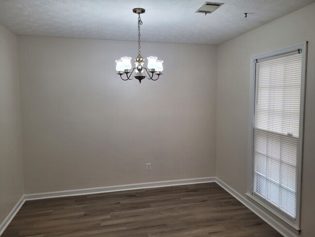 Foto del edificio - Beautiful 3-bedroom/2 bathrooms