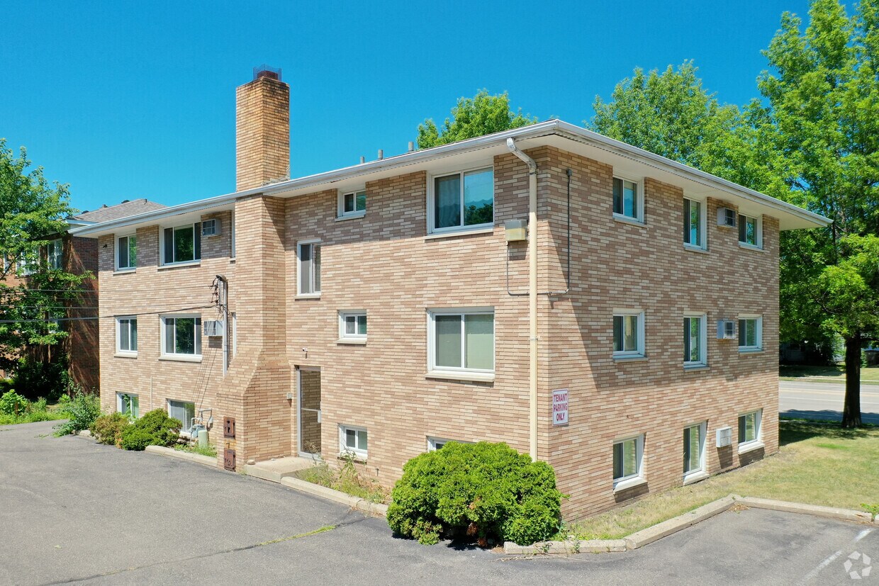 1466 Larpenteur Ave W, Falcon Heights, MN 55113 Apartments in Falcon