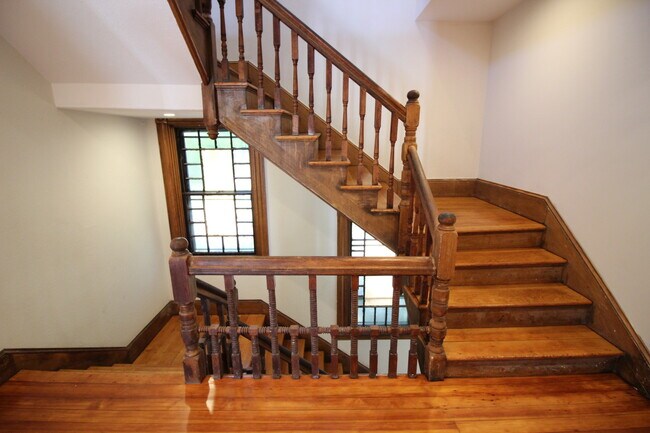 Building Photo - 63 Beech Glen St