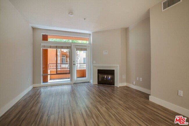 Foto del edificio - 6240 W 3rd St