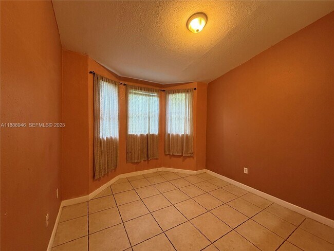 Foto del edificio - 2811 SE 17th Ave