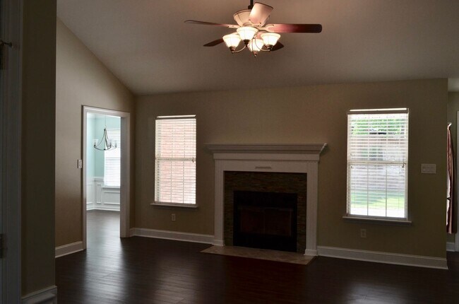 Building Photo - 816 Stoneview Dr