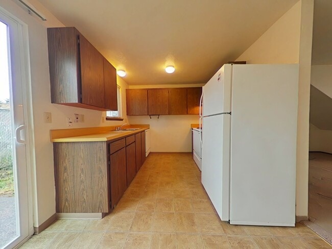 Building Photo - 2 Bedroom Townhouse ~ South Corvallis