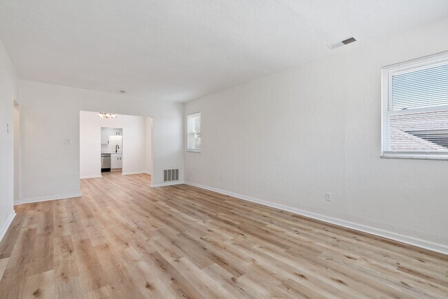 Foto del edificio - 2807 Neeld Ave
