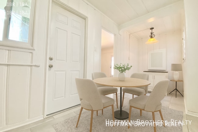 Building Photo - 415 S Coronado St