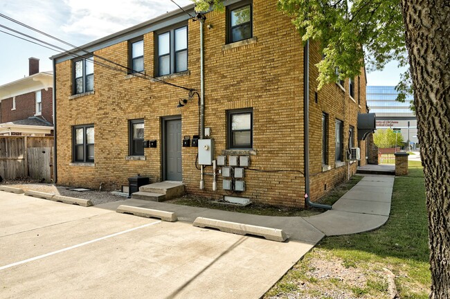 Building Photo - NE 14th St Quadplex