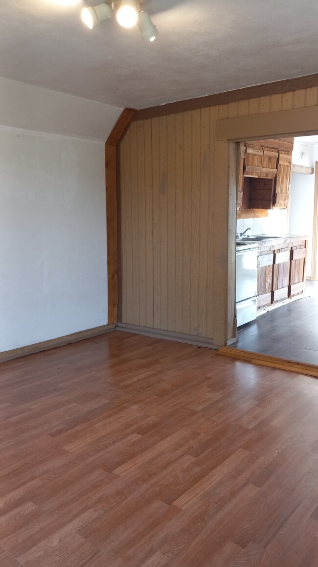 Living room to kitchen - 15012 County Road 1876