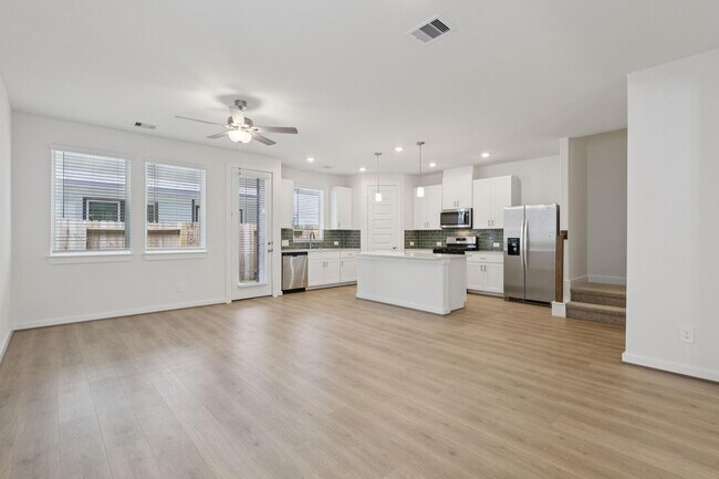 Foto del edificio - 404 Sunrise Ranch Dr