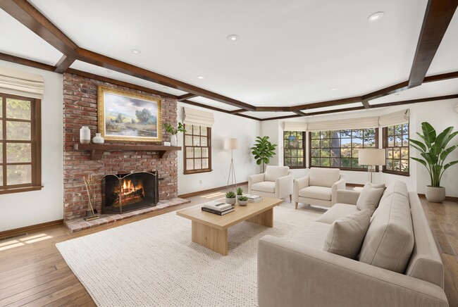 Building Photo - 2545 Roscomare Rd