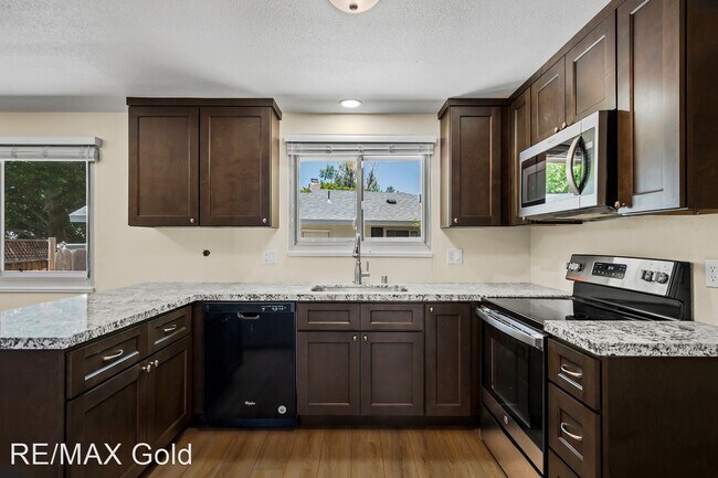 Foto del edificio - 3 br, 2 bath House - 705 East Huffaker Lane