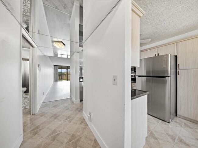 Foto del edificio - 6539 Coral Lake Dr