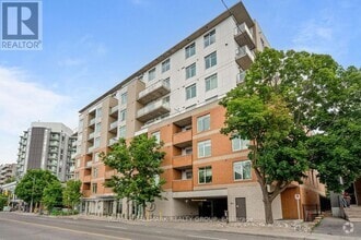 Building Photo - 131-131 Holland Ave