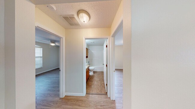 Foto del edificio - Beautiful 4Bed/ 2Bath Home in Doral Pointe...