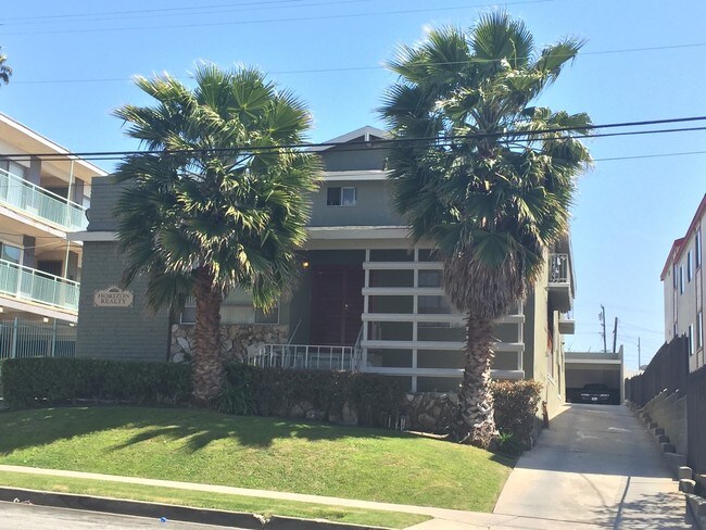 Beautiful Elevation - 218 E Hyde Park Blvd