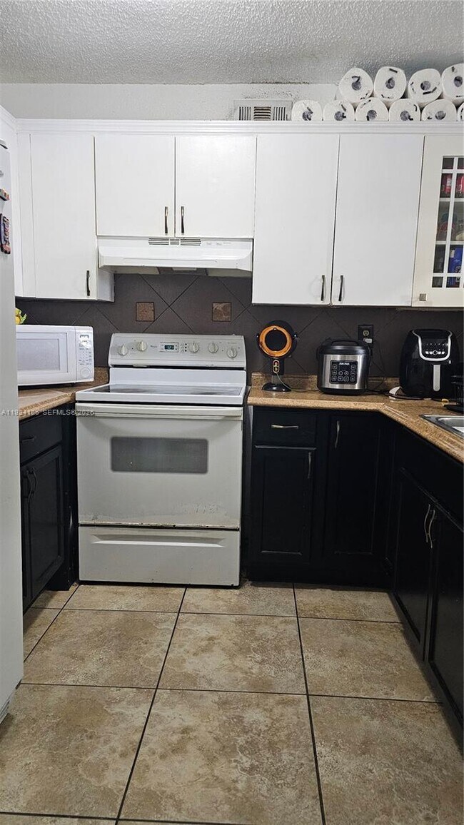 Foto del edificio - 8075 NW 7th St