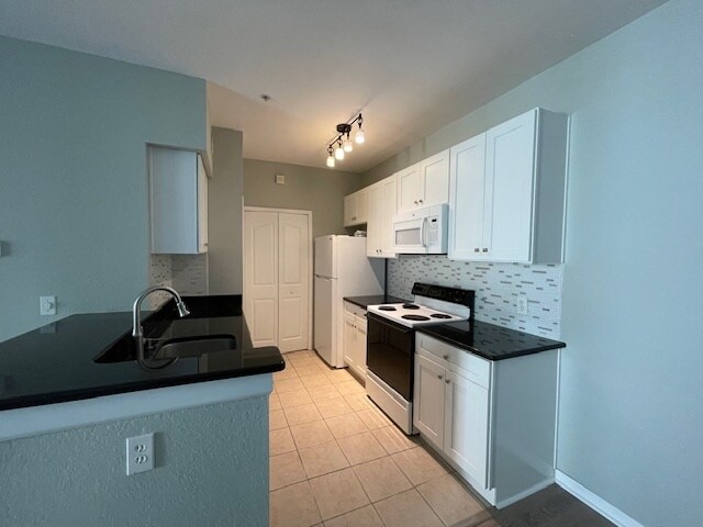 Building Photo - 1125 Lake Shadow Cir
