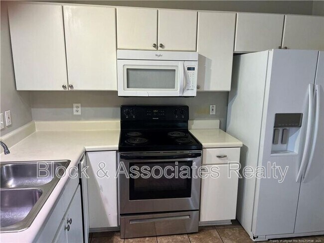 Foto del edificio - 331 Bubble Creek Ct