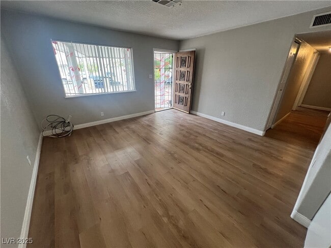 Building Photo - 5909 Glen Eagles Ln