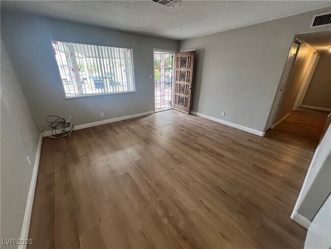Foto del edificio - 5909 Glen Eagles Ln