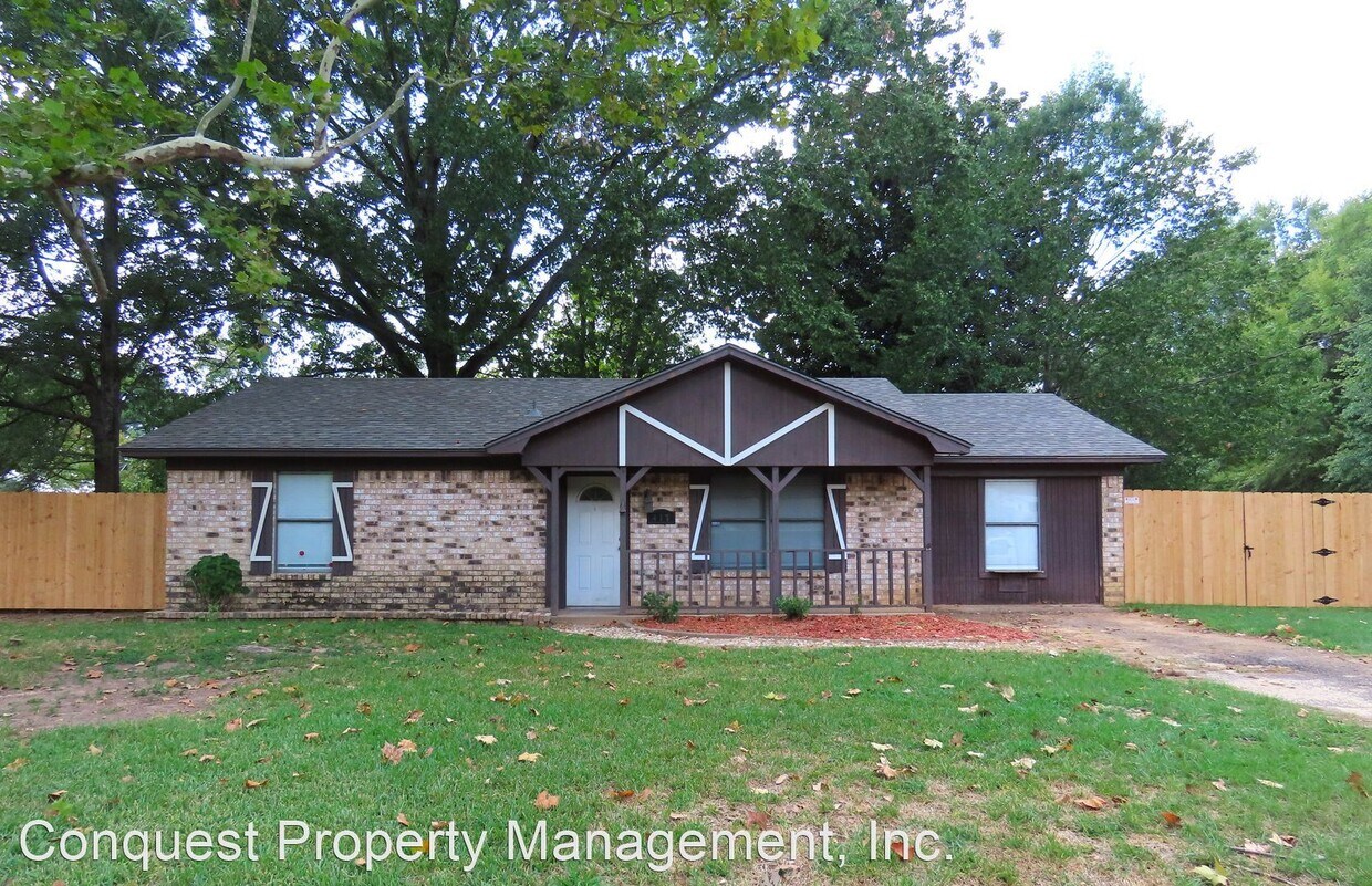 Foto principal - 3 br, 1.5 bath House - 417 Rainbow Dr.