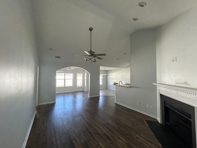 Foto del edificio - 8000 Pleasant Point Ln