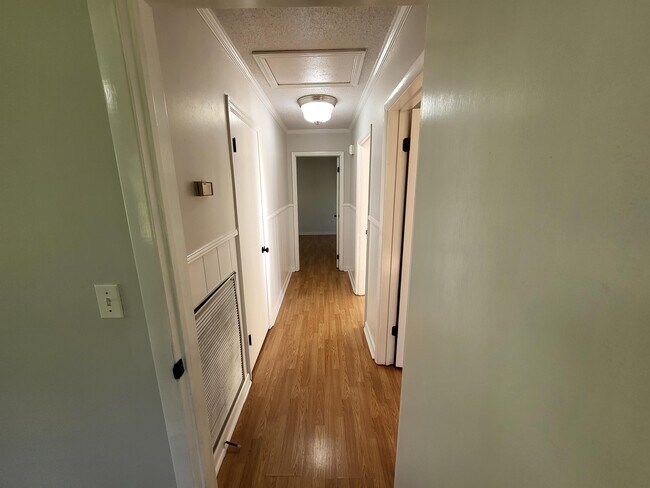 Building Photo - 105 Pinecrest Dr