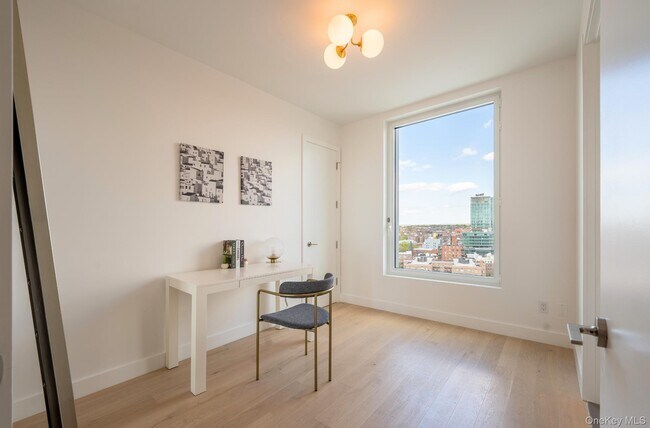 Foto del edificio - 136-18 Maple Ave