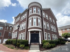 Building Photo - 2225 Camalier Ln