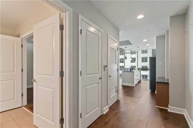 Building Photo - 44 Peachtree Pl NW