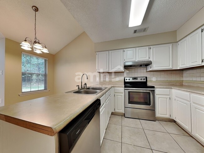 Building Photo - 138 Lions Gate Rd