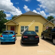 Building Photo - 411 E Elm St