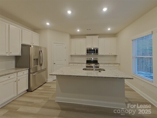 Building Photo - 137 Queenshall Rd