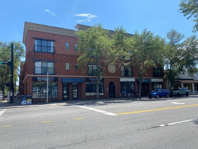 Building Photo - Walk to UF/Downtown! Lofts at West University Avenue