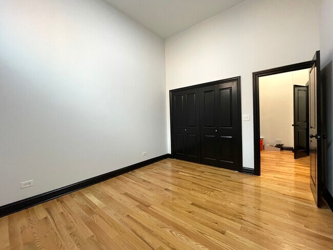 Foto del edificio - 1000 N Mozart St