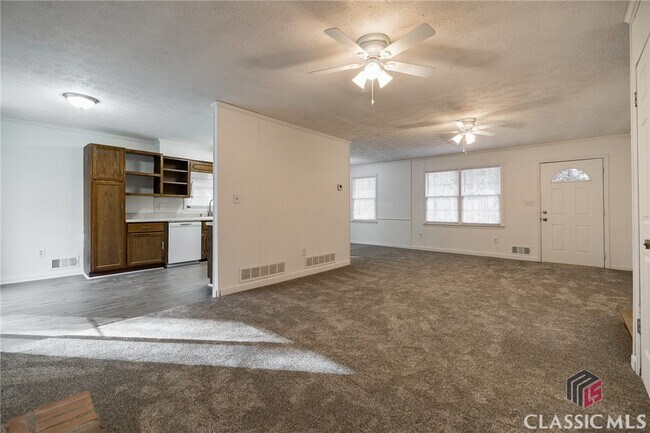 Foto del edificio - 1070 Woodlands Rd
