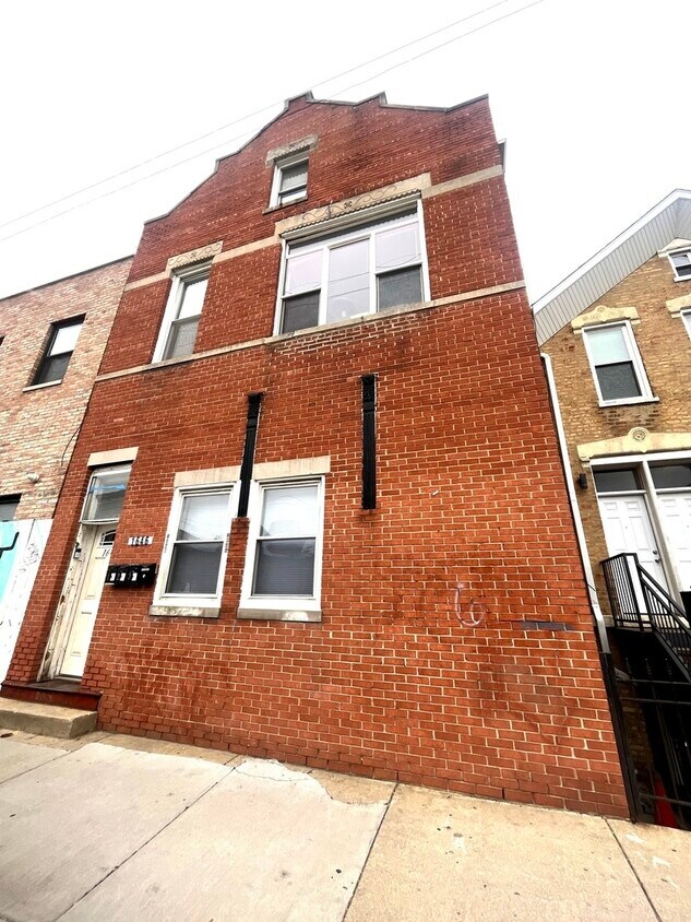 Primary Photo - 1646 W Cermak Rd
