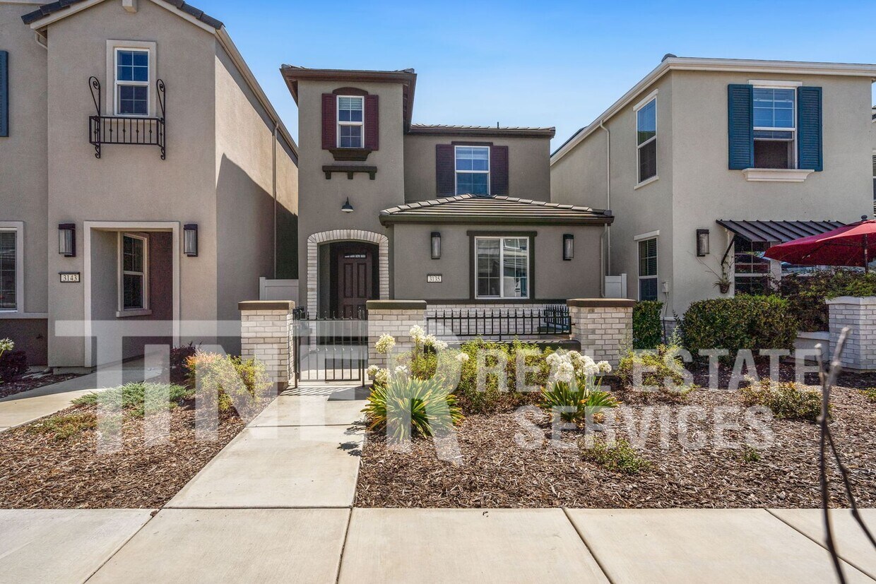 Primary Photo - 3135 Blackbird Ct