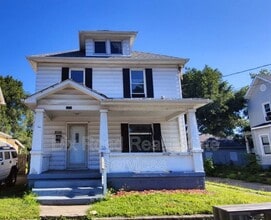 Building Photo - 2025 Arlington Ave