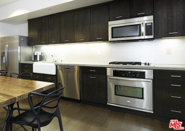 Foto del edificio - 940 E 2nd St