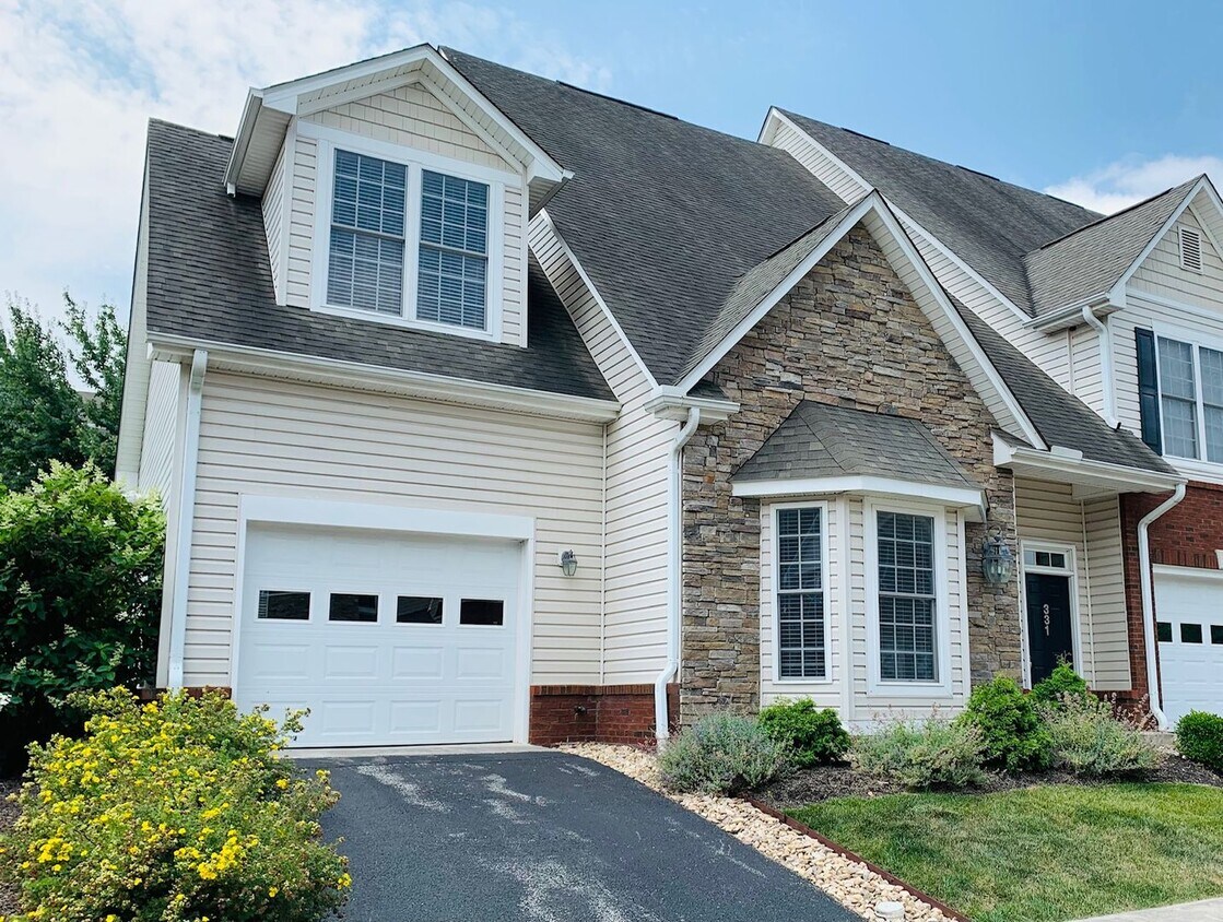 Foto del edificio - 3 Bedroom 3.5 Bath End Unit Townhouse