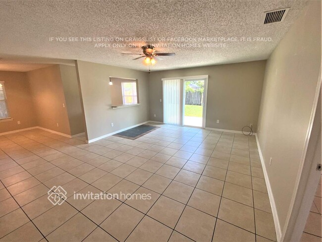 Foto del edificio - 8649 Collins Ridge Blvd S