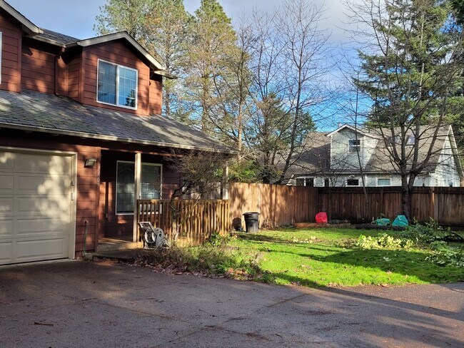Foto del edificio - Beautiful 3 bedroom 2.5 bath home with lar...